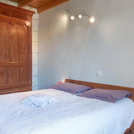Pet Friendly In * Saint-Bris-des-Bois